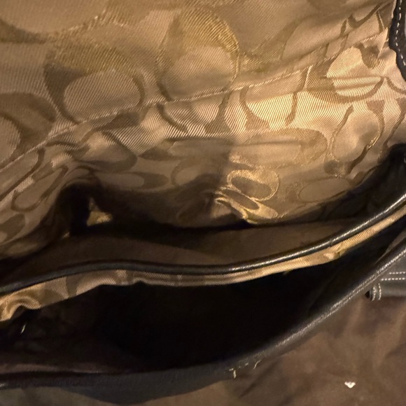 Used coach purse with matching wallet - Picture 4 of 9